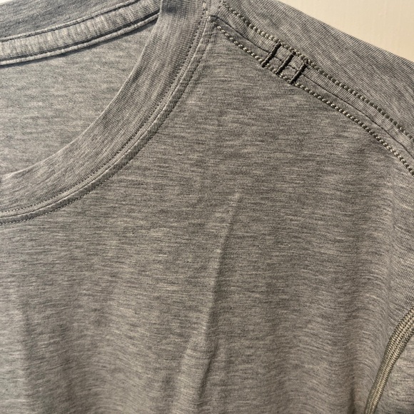 Lululemon - Grey T Shirt - Picture 2 of 4